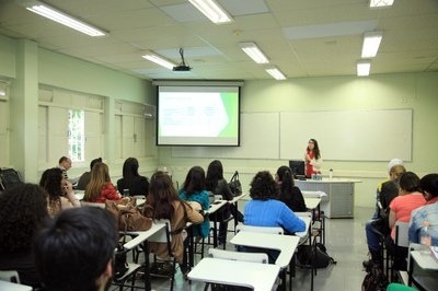 Prof. Dr. Sebastião Carlos de Morais Squirra do programa de Pós-Graduação em Comunicação Social.