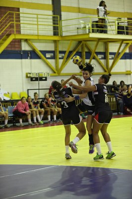 Atalita no jogo de estreia no Paulista Feminino 2014.jpg