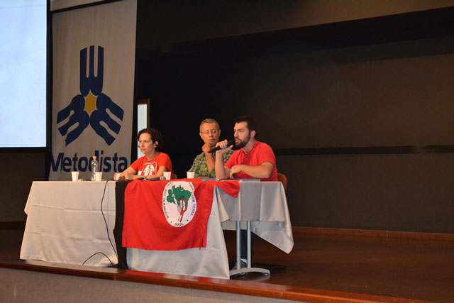 Vitor Mendes Monteiro (à dir.) e Carolina Vigliar durante X Encontro de Movimentos Populares e Cidadania
