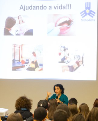 Cristiane Lopes durante a palestra "Profissionais da Saúde: vocação ou profissão?". Foto: Anderson Rodrigues 