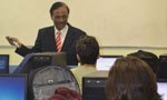 Professor da Bharath University (Índia) fala a alunos de engenharia e TI