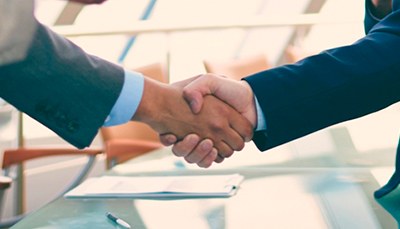 Saiba mais sobre as parcerias da Escola de Engenharias, Tecnologia e Informação com diversas empresas.