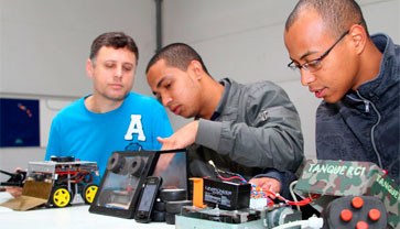 Escola de Engenharias, Tecnologia e Informação conta com grupos de estudos. Conheça.