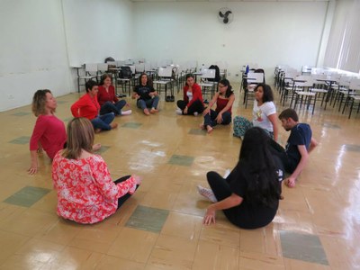 Alunos na aula de dança